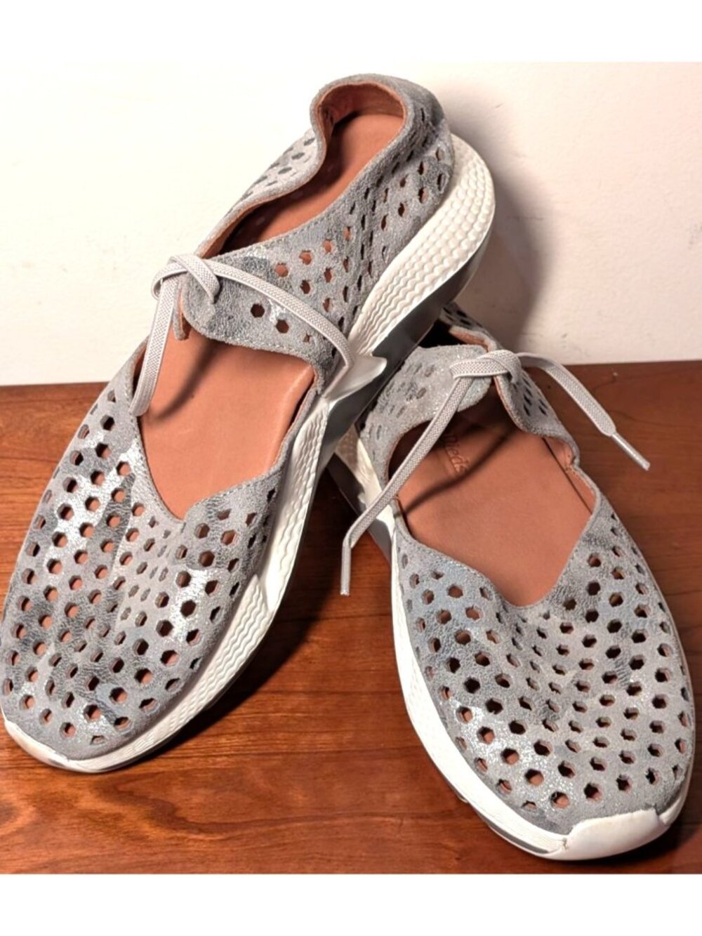 L'Amour Des Pieds - Women's Himar Kid Suede Sneaker, Gray Metallic, Size 8